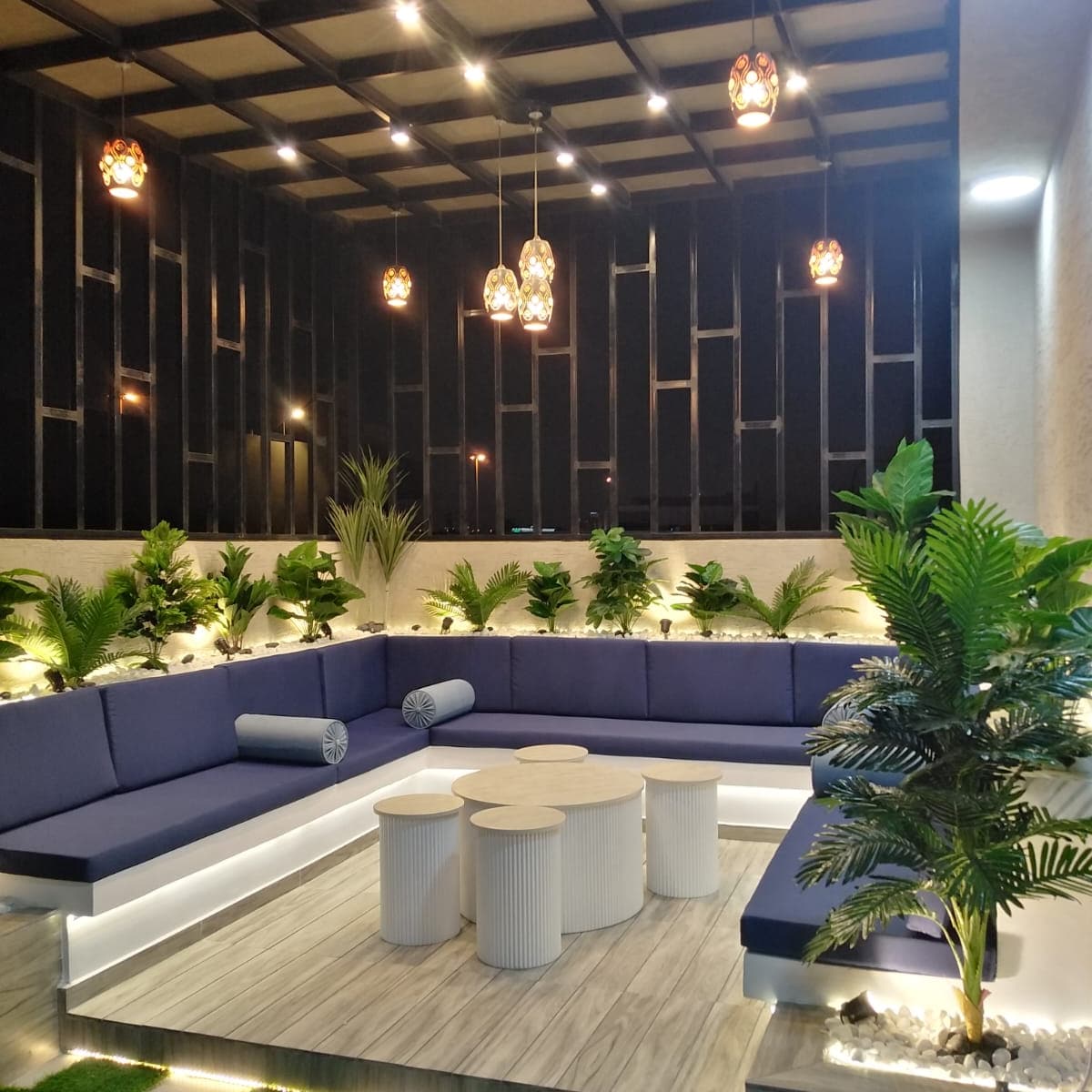 مظلات وجلسات خارجيه