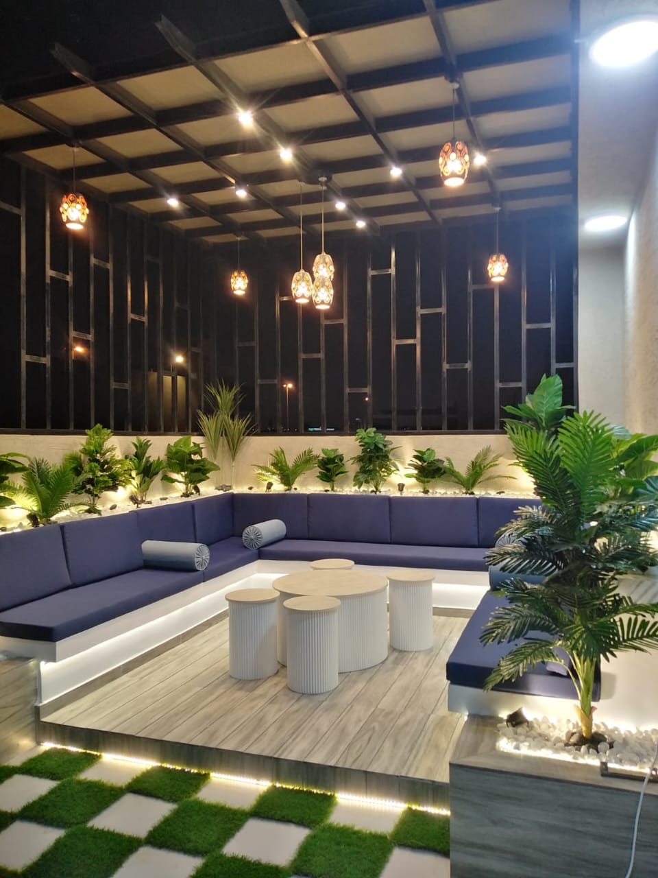 مظلات وجلسات خارجيه